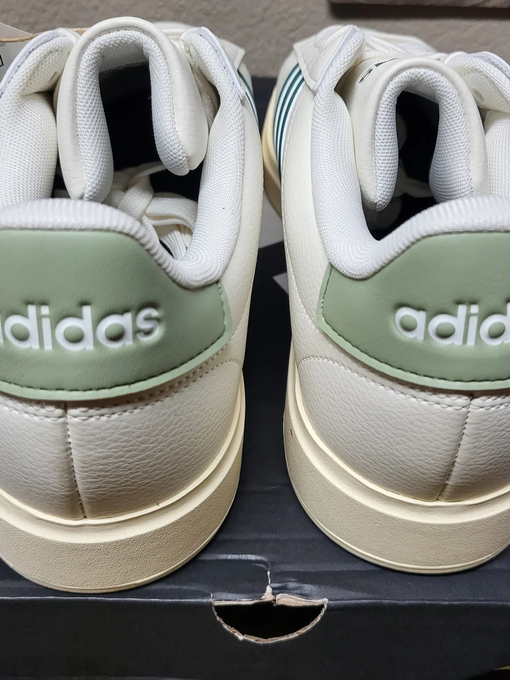 *NEW* Adidas Grand Court 2.0 White Green Size Men's 11.5 Women's 12.5 JS1736